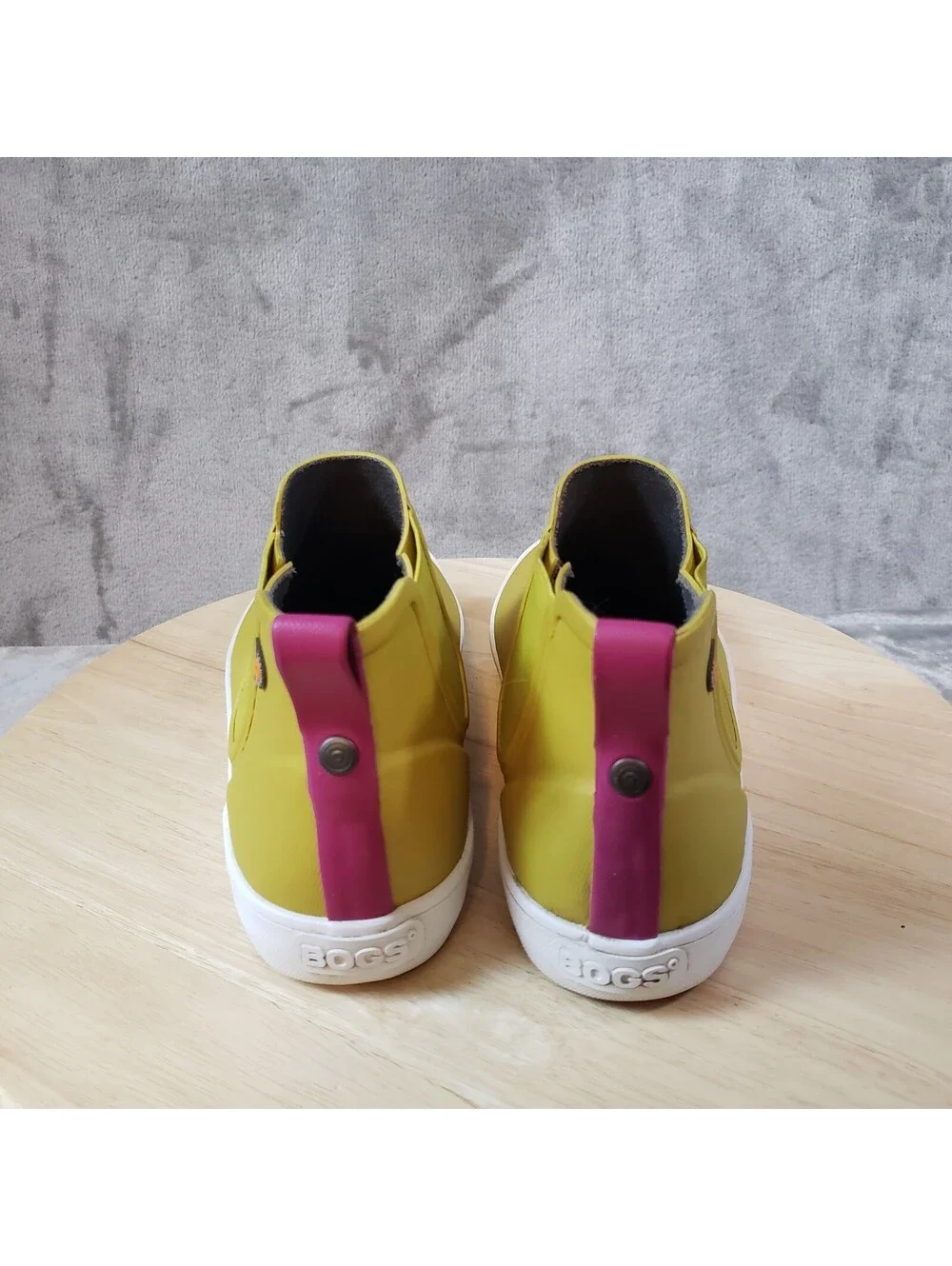 Bogs Chartreuse Chelsea Ankle Rain Boots Slip-On Round Toe Rubber Women’s Size 7